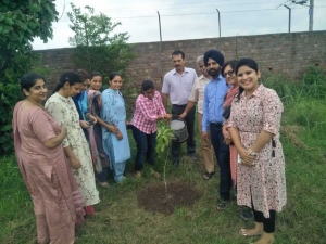 TREE-PLANTATION-ACTIVITY-IN-COLLEGE-CAMPUS-5-8-19-Image-3